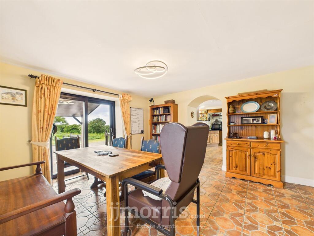 Breakfast/Family Room