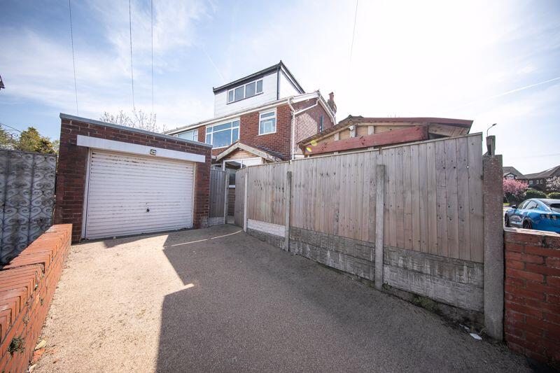 Garage/Workshop and driveway 2