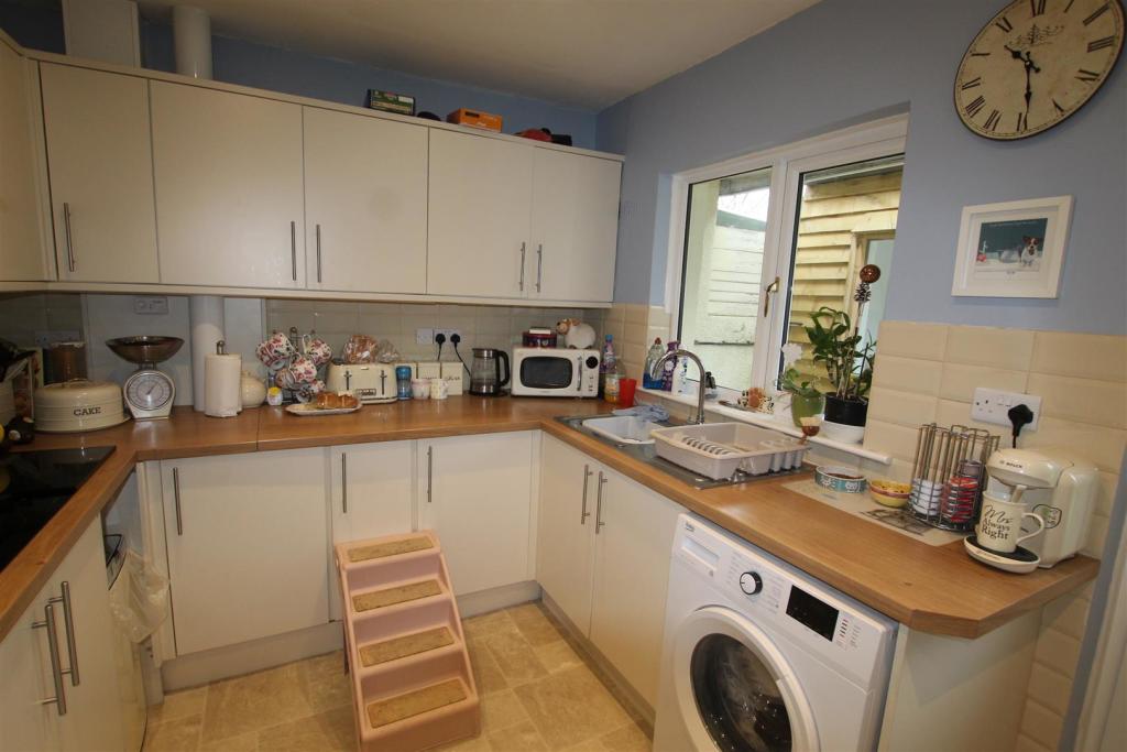 kitchen 2.JPG