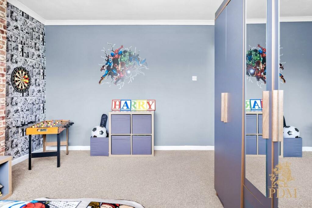 33 Russell Crescent Wollaton Nottingham NG8 2BQ