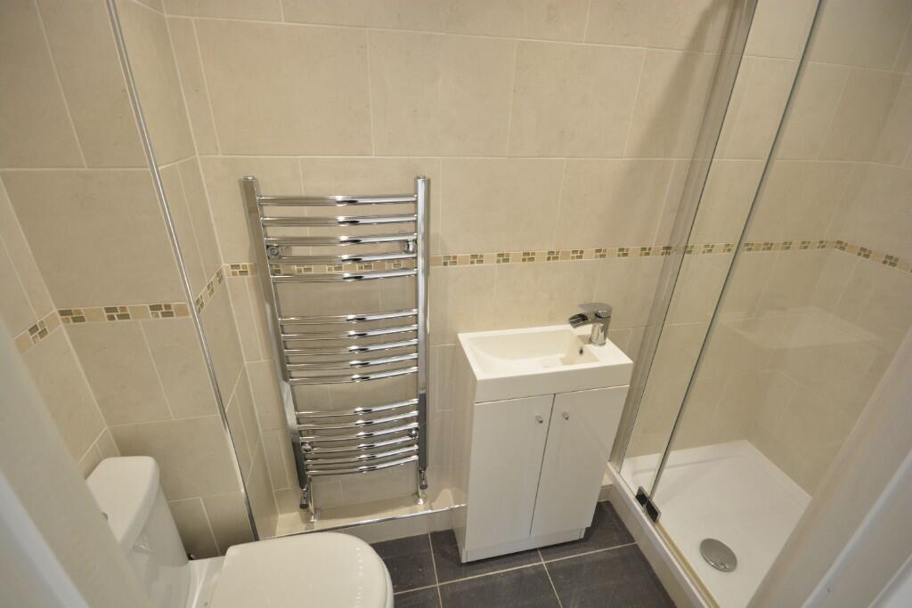 EN SUITE SHOWER ROOM