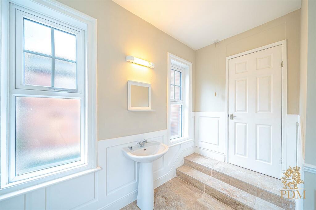 Flat 2, 4, Mapperley Park Drive Nottingham, NG3 5B