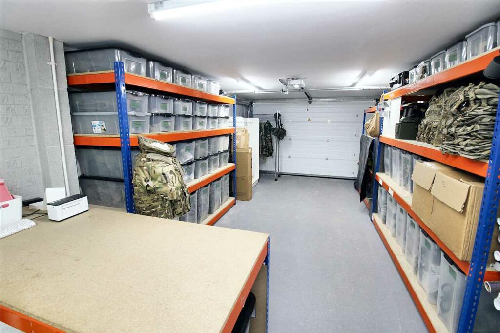 Garage/Workshop