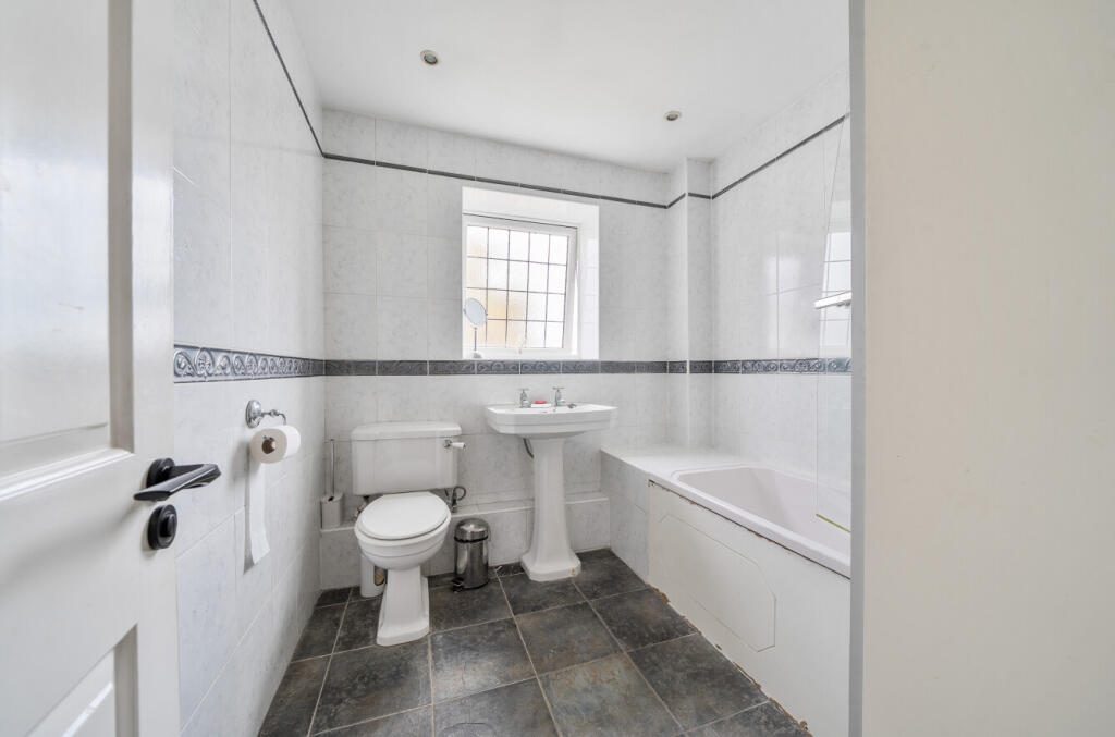 1364073-18-68ed8d...