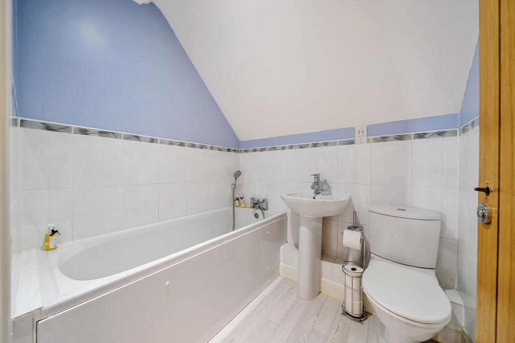 Bathroom/Shower W.C (1)