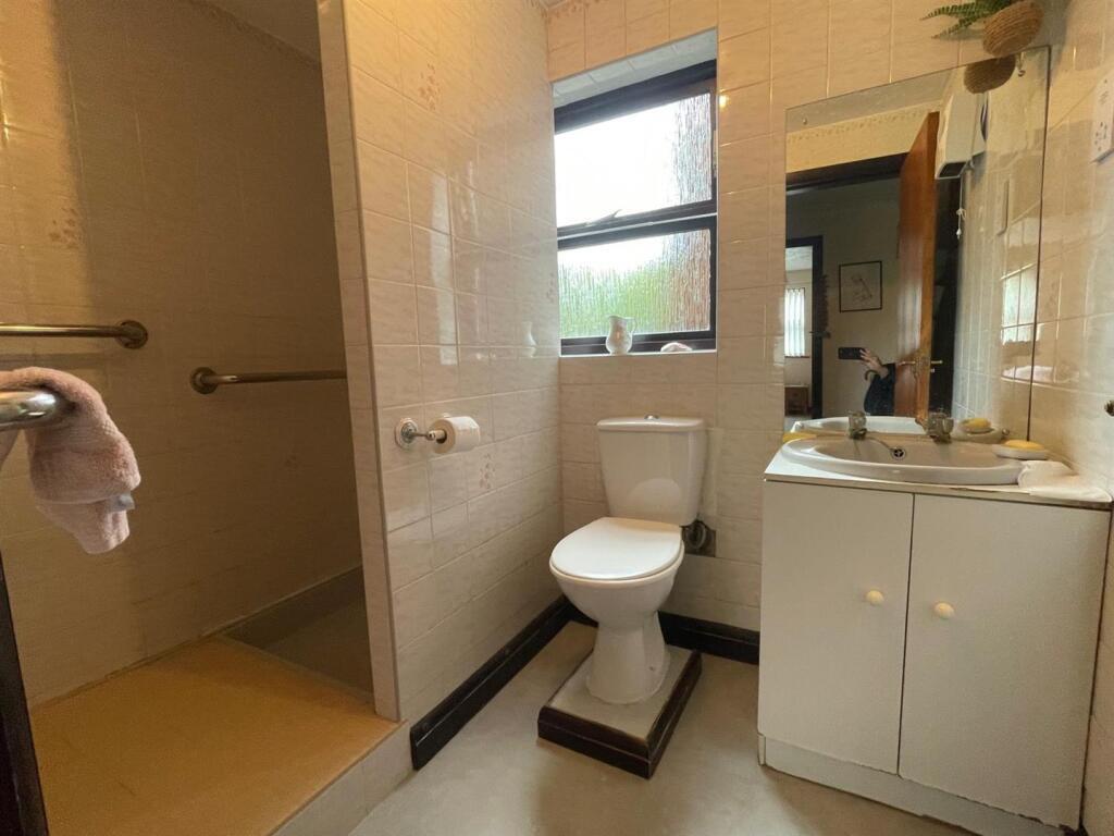 KC Shower Room T202510241432.jpeg