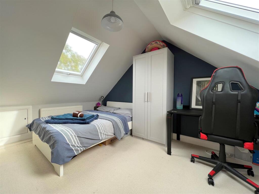 Bed 3-001.jpg