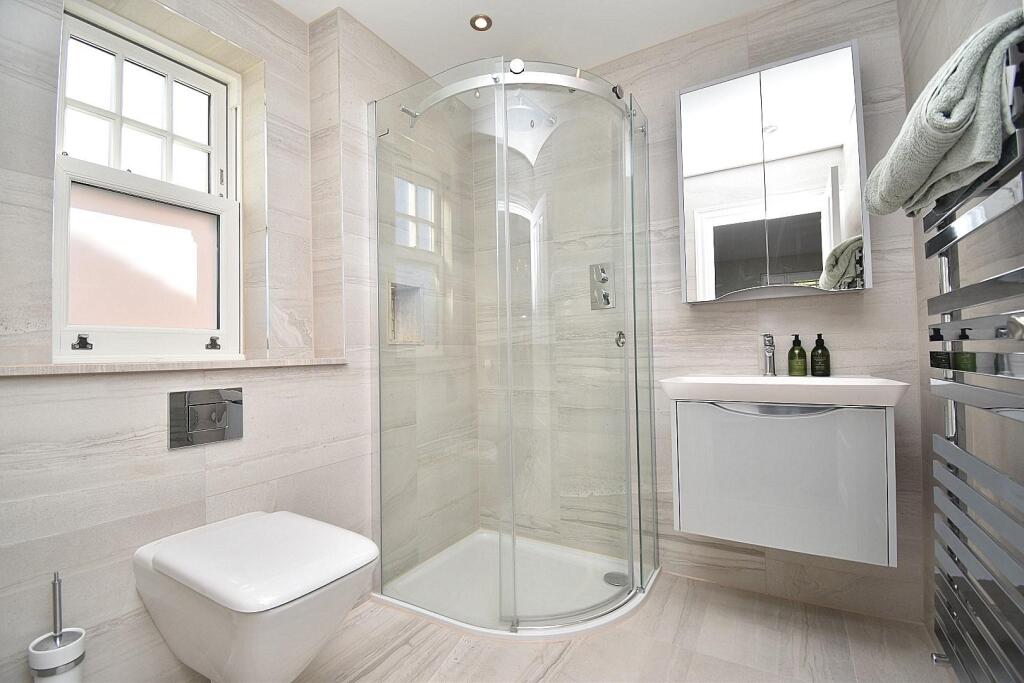 En-Suite 4.JPG
