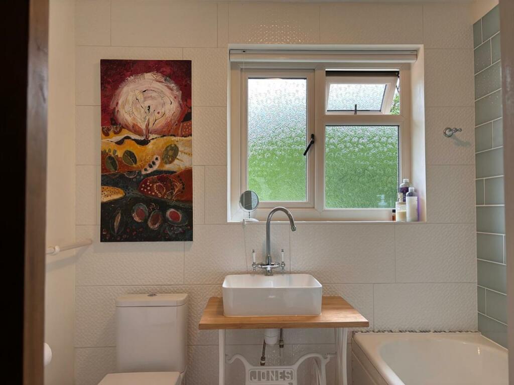 FAMILY BATHROOM