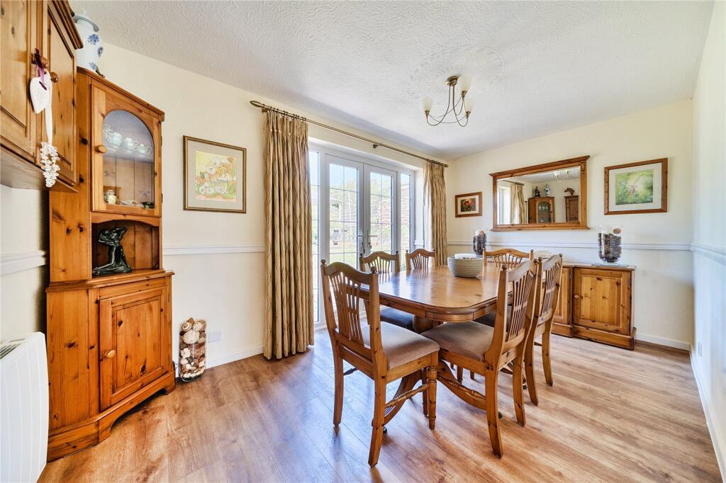 Dining Room/Bed 3
