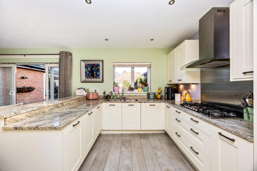 Kitchen/ Dining Area