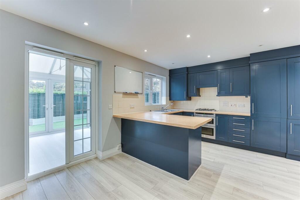 Harmonds Wood Close-16.jpg