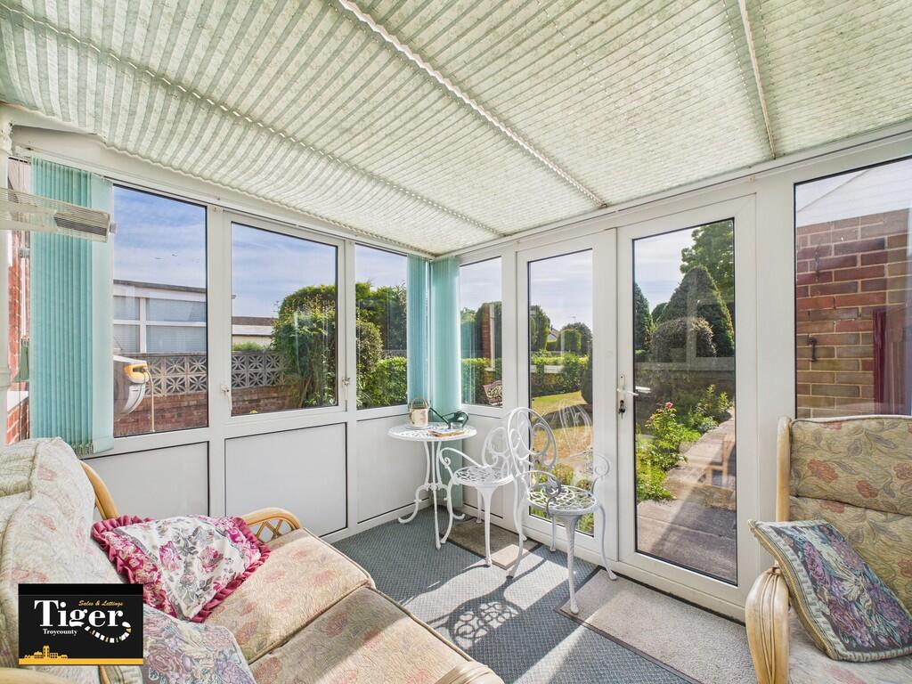 CAM02176G0-PR0585...