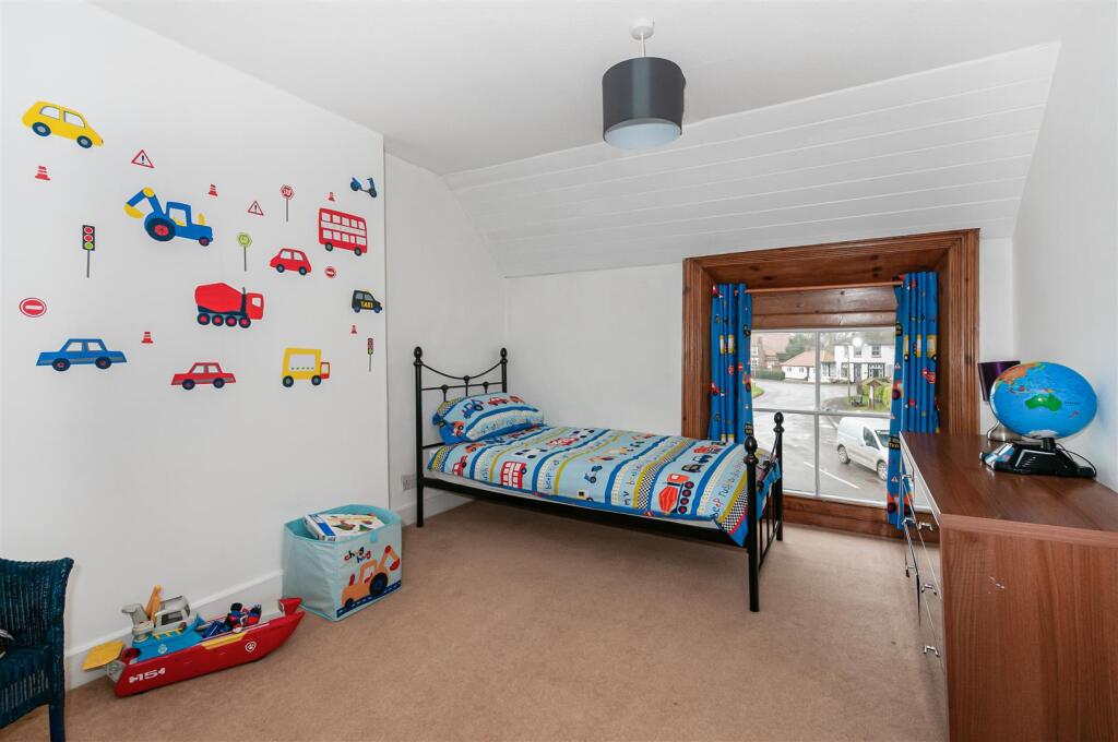 BEDROOM 4