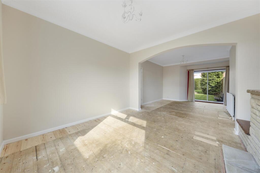 Living Room3.jpg