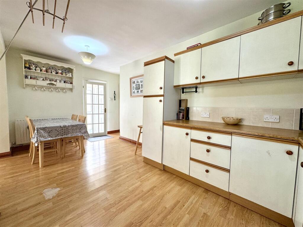 KITCHEN/DINING/FAMILY ROOM