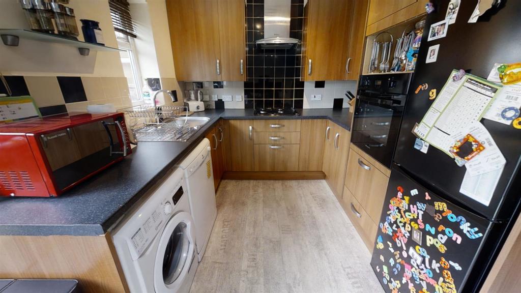 kitchen 1.jpg
