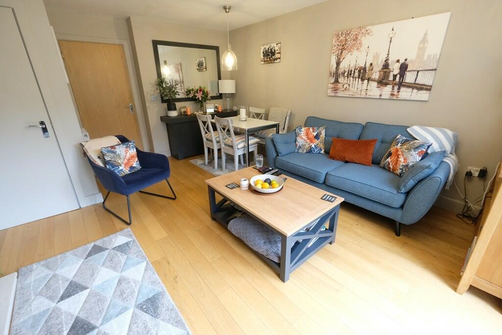 SITTING/DINING ROOM