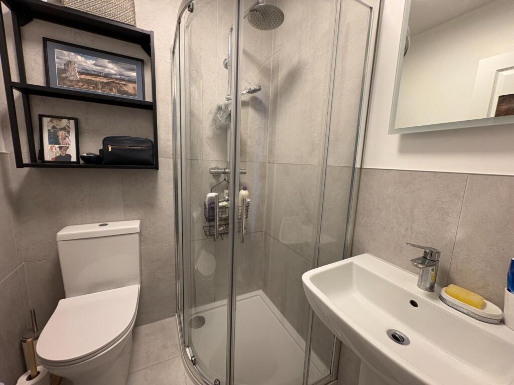 Windsor bathroom.jpg