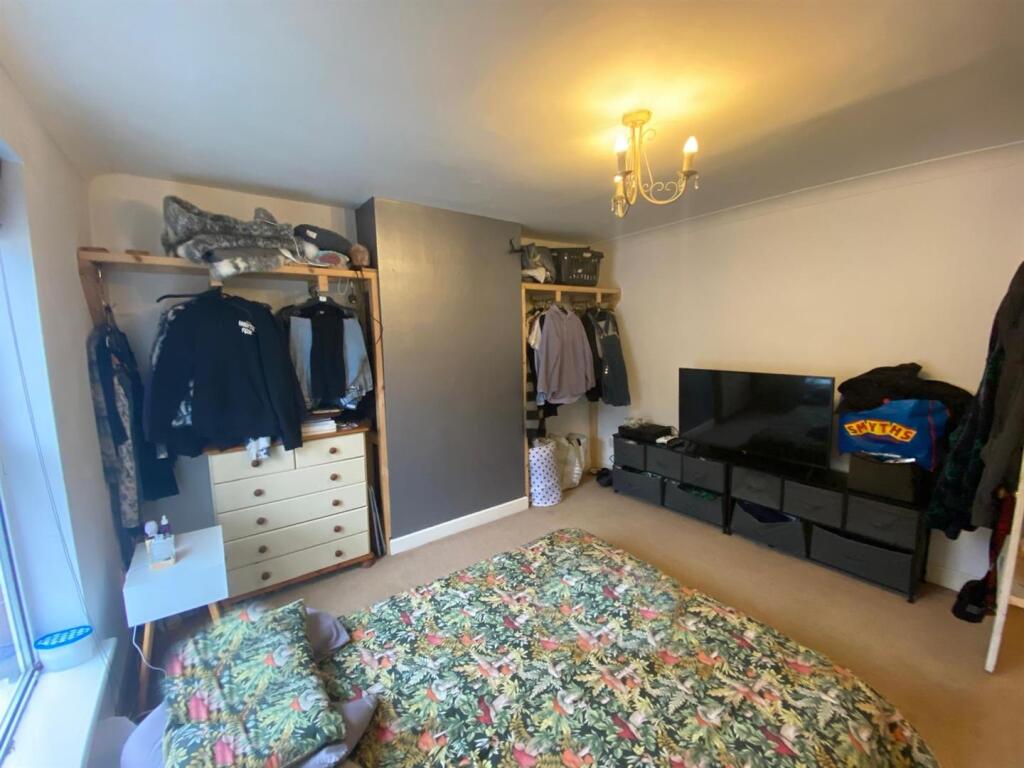 Bedroom One .1.jpg