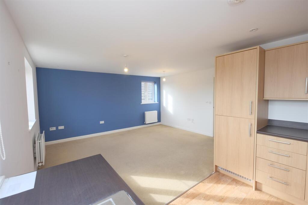 12 Valerian Close, Shirehampton, Bristol BS11 9UE 