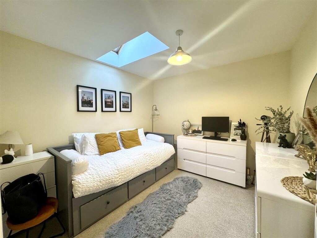 BEDROOM 2