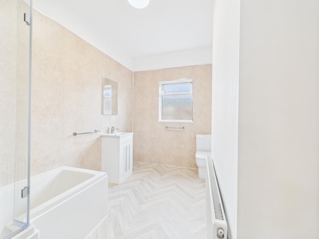 CAM04634G0-PR0047-STILL012