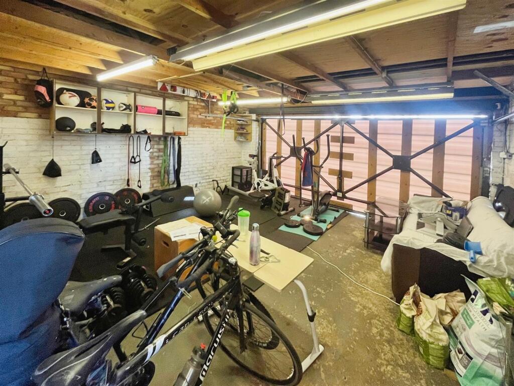GARAGE/ HOME GYM