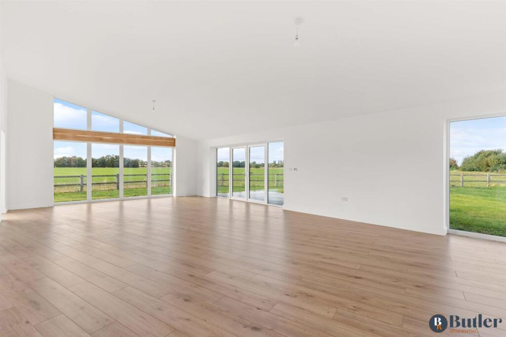 Open-plan Lounge