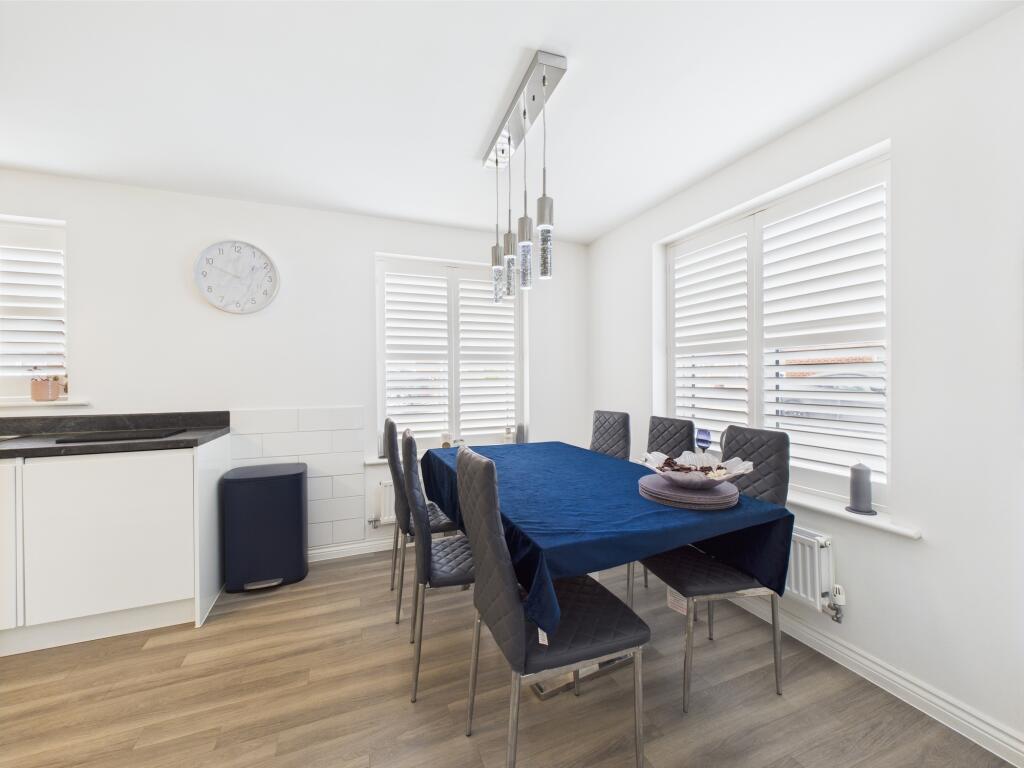 CAM04825G0-PR0042-STILL010