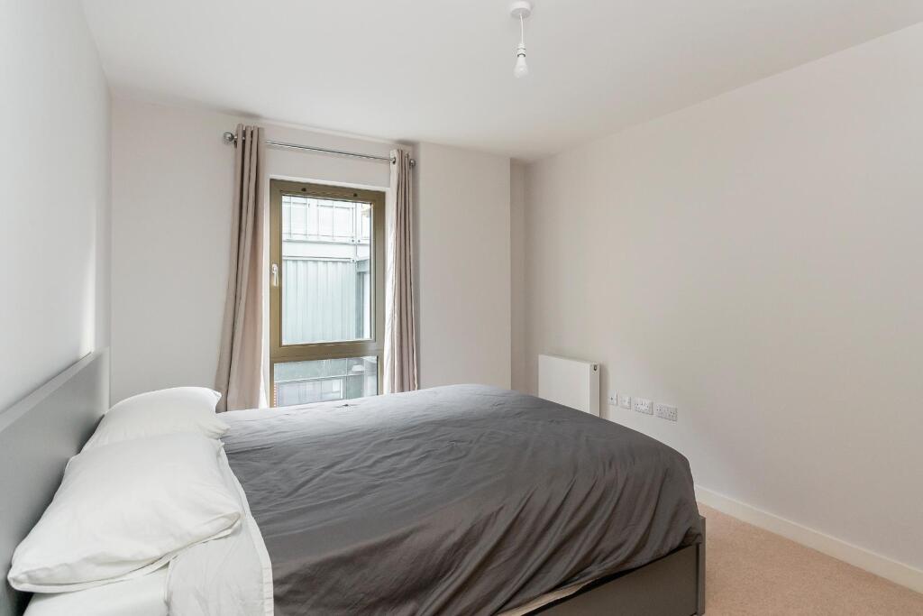 1A0Y5WW - Bedroom B.jpg