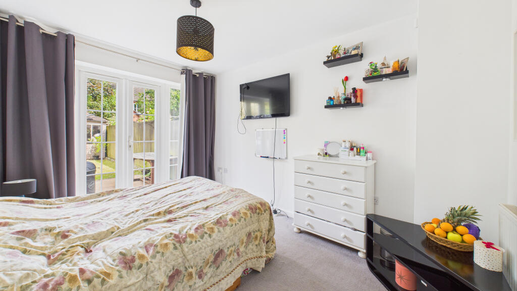 CAM04968G0-PR0050-STILL005