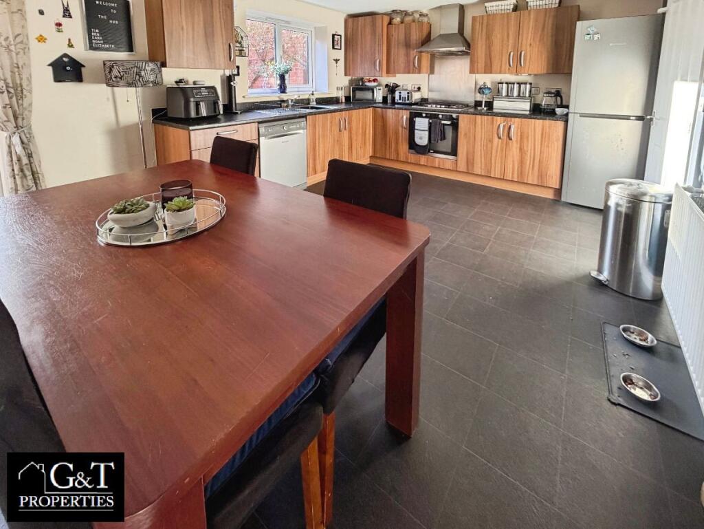 OPEN PLAN KITCHEN/DINER