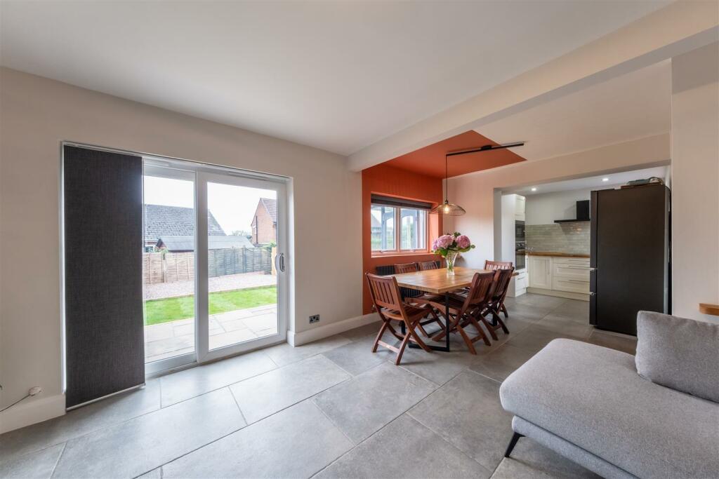 10 Churchill Drive-004.jpg
