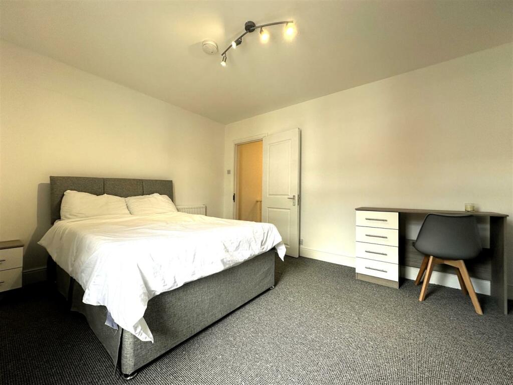 Room 2.jpg