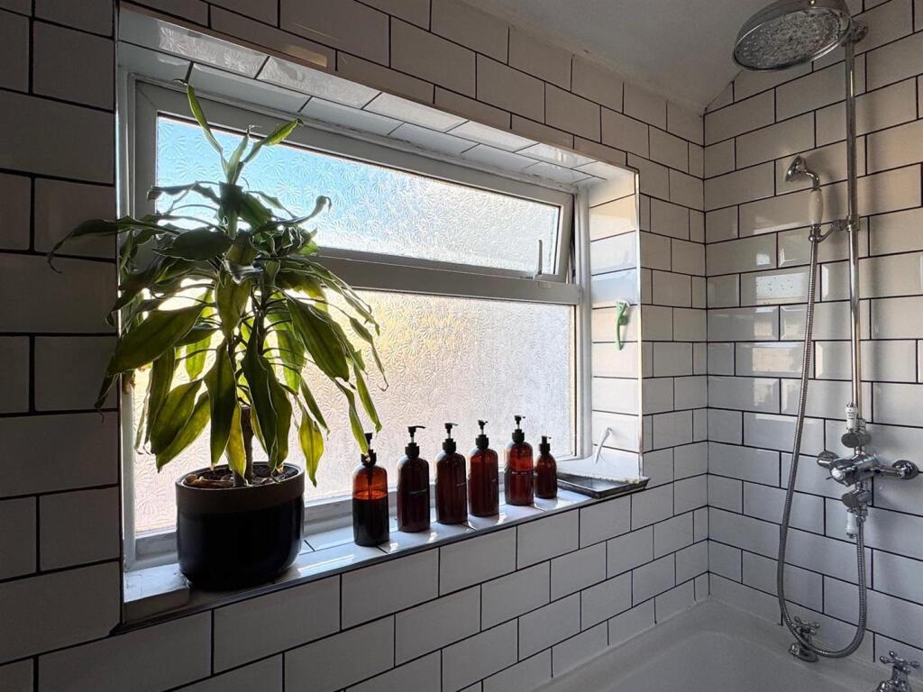 Bathroom (4).jpg