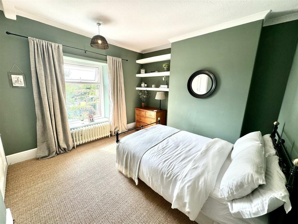 BEDROOM 2