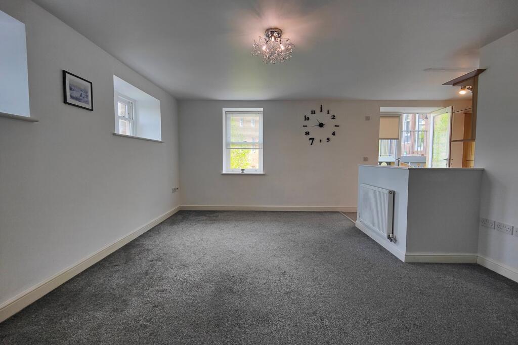 Open Plan &amp; Modern