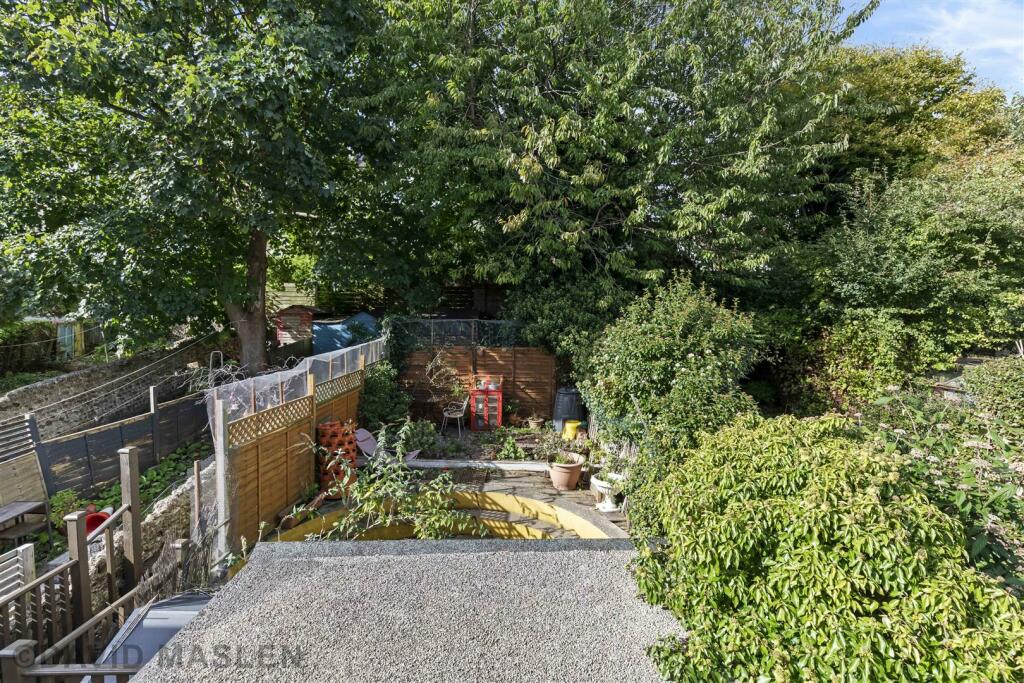 rear garden (2).jpg