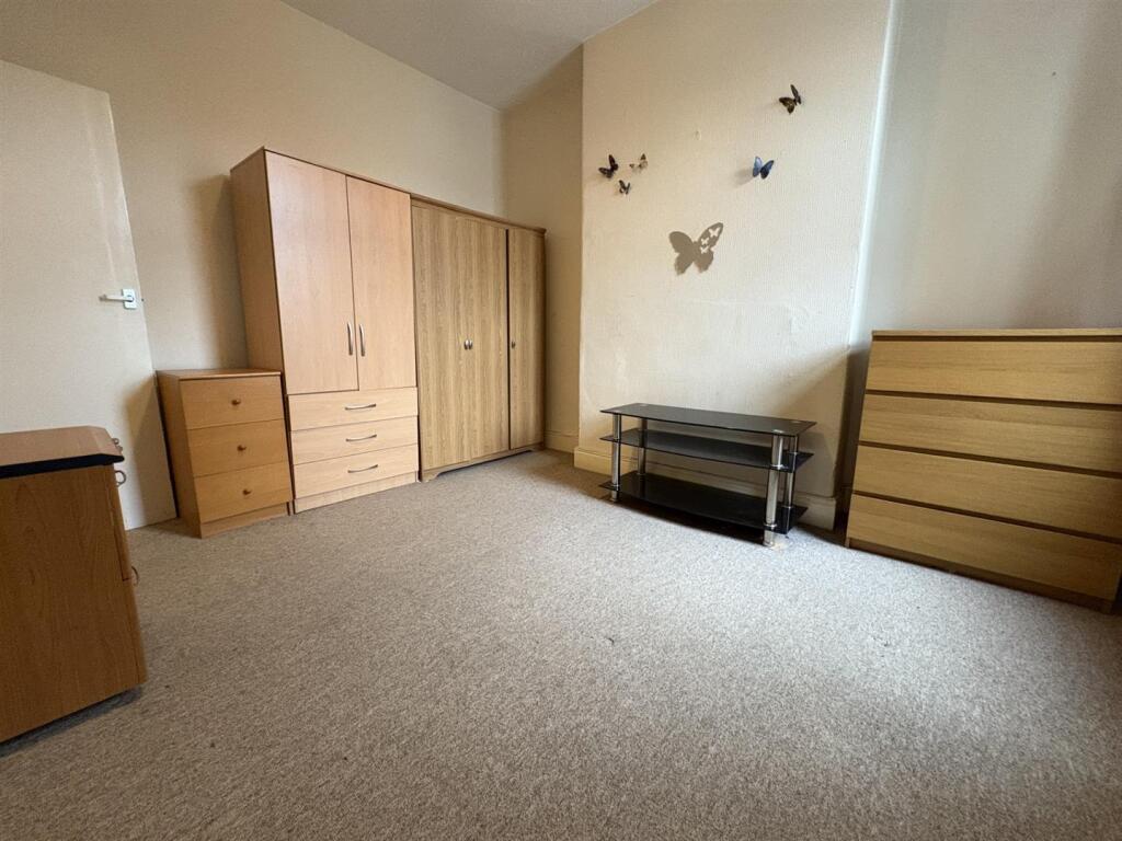 37a pen bathroom.jpg