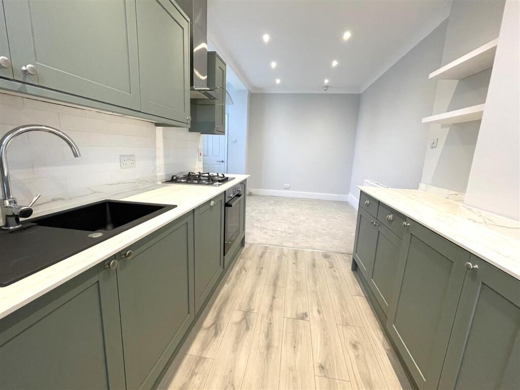 Kitchen 2.jpg