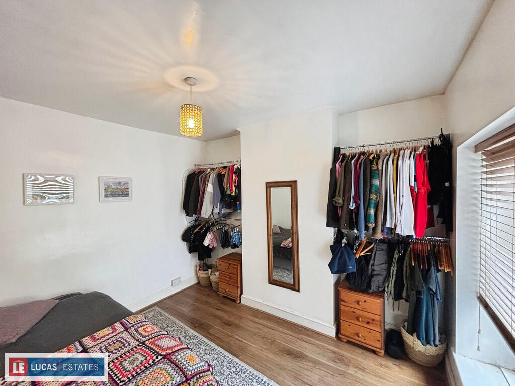 4afe7af5-E6-4D04-...