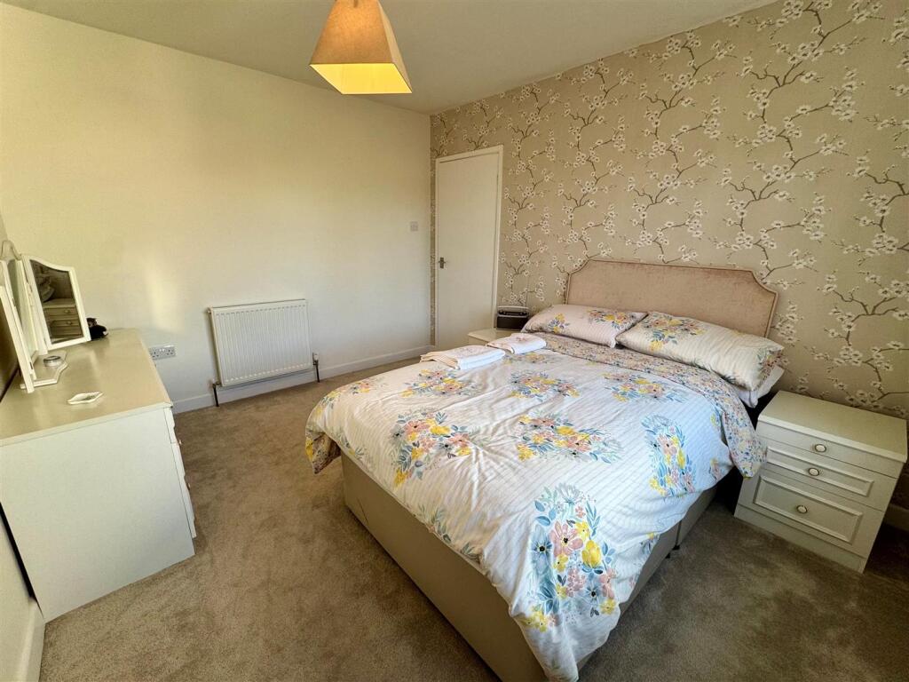 15 Ellis - Bedroom ...jpg