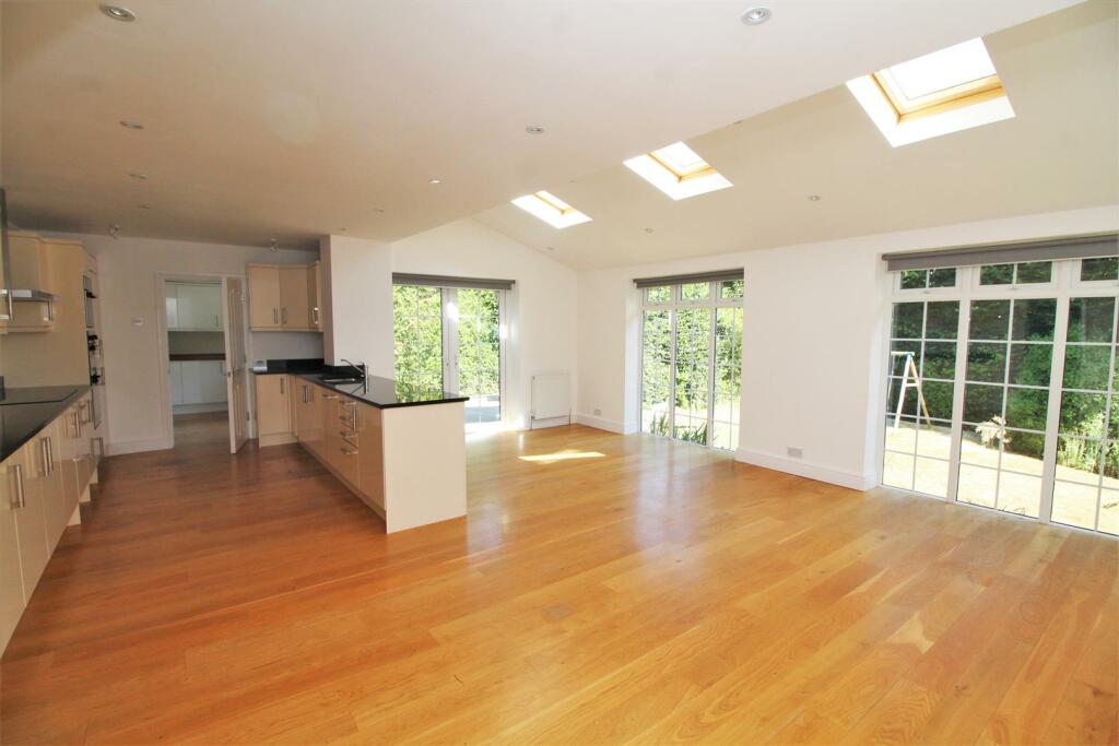 OPEN PLAN DINING/FAMILY