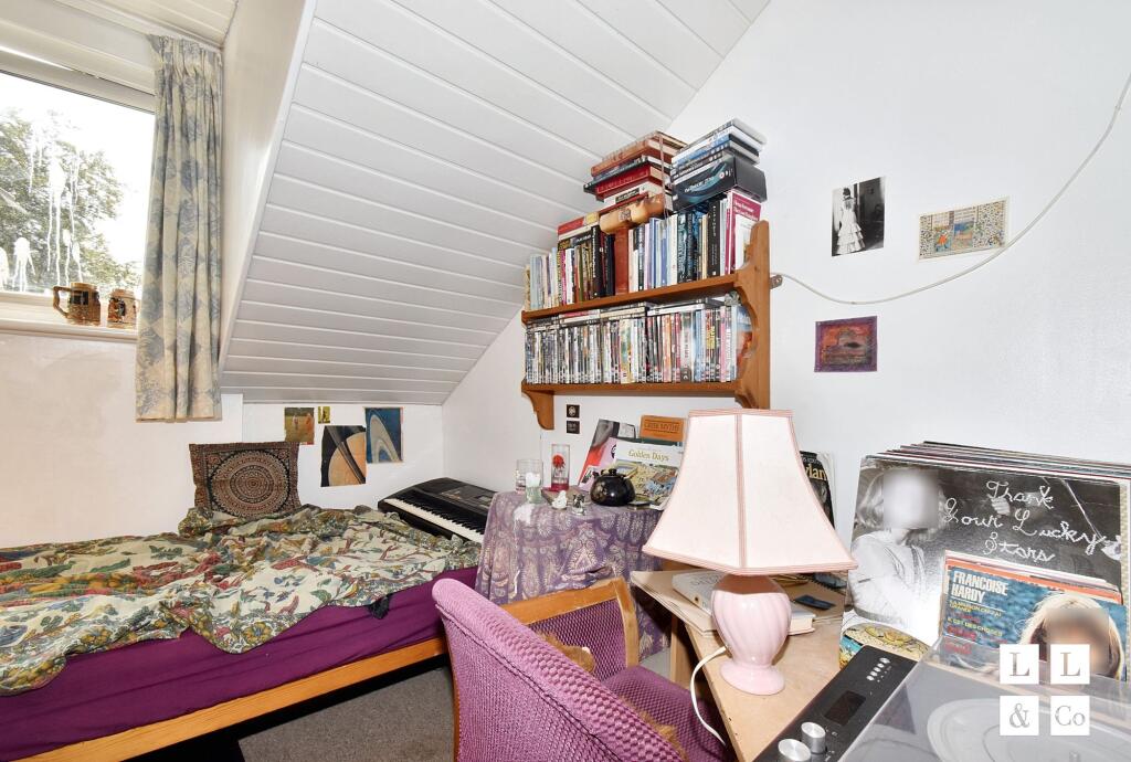 BEDROOM 4