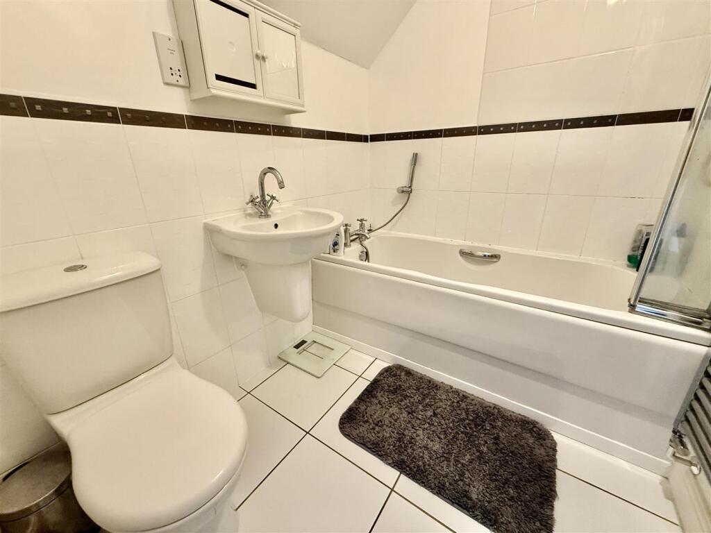 BATHROOM 2ND FLOOR