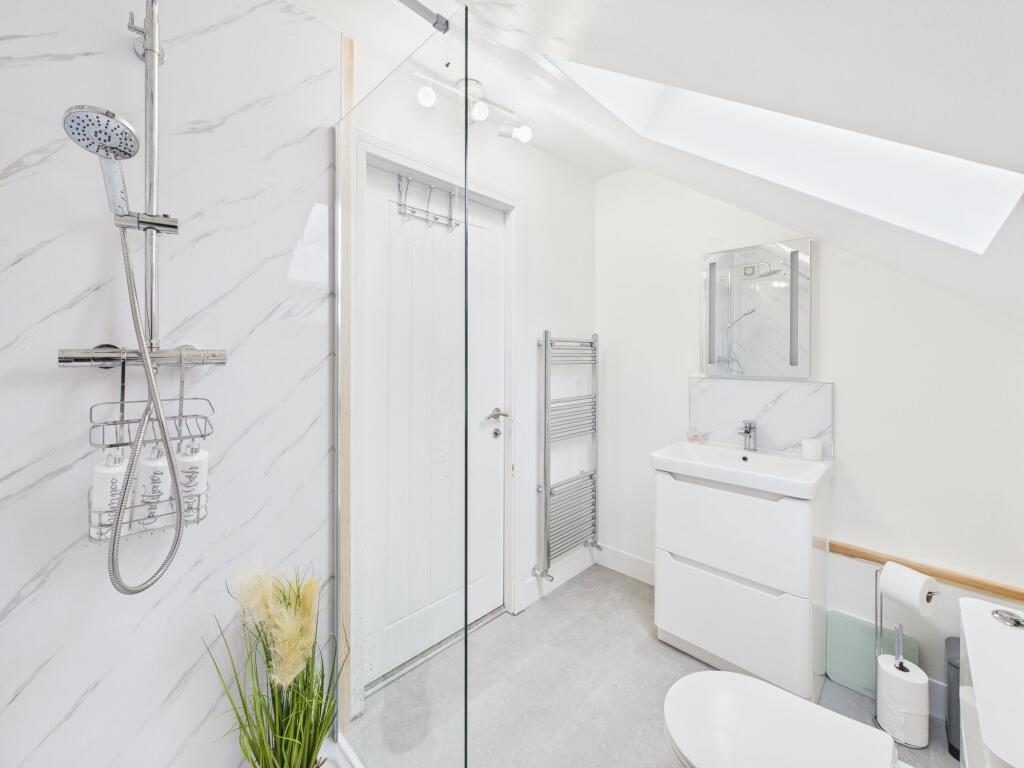 Master Bedroom En-Suite