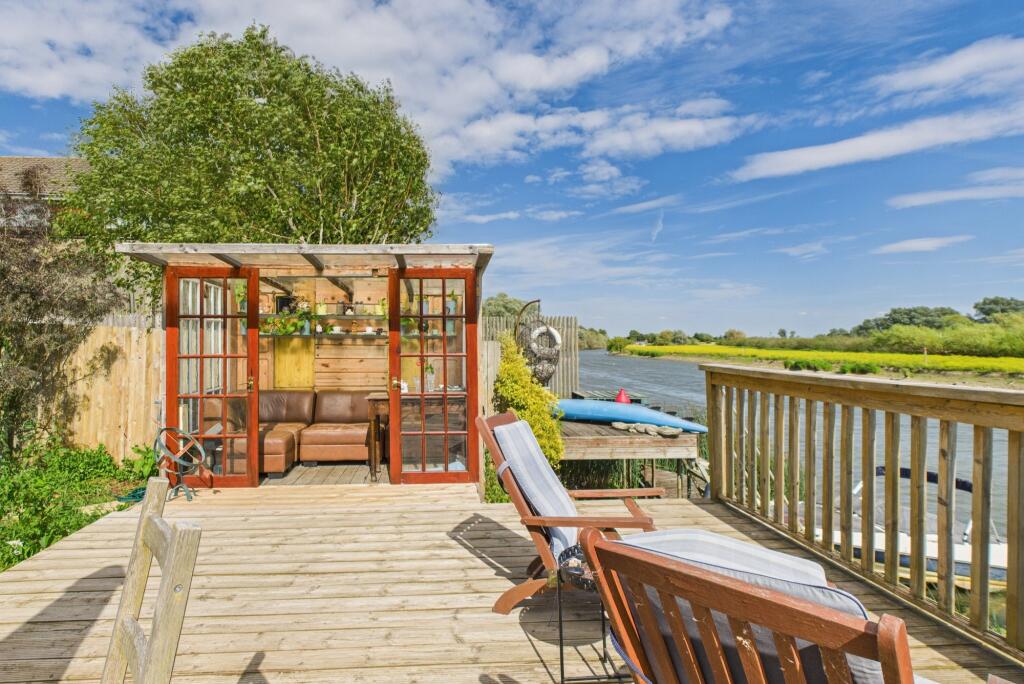 CAM02519G0-PR0311-STILL003