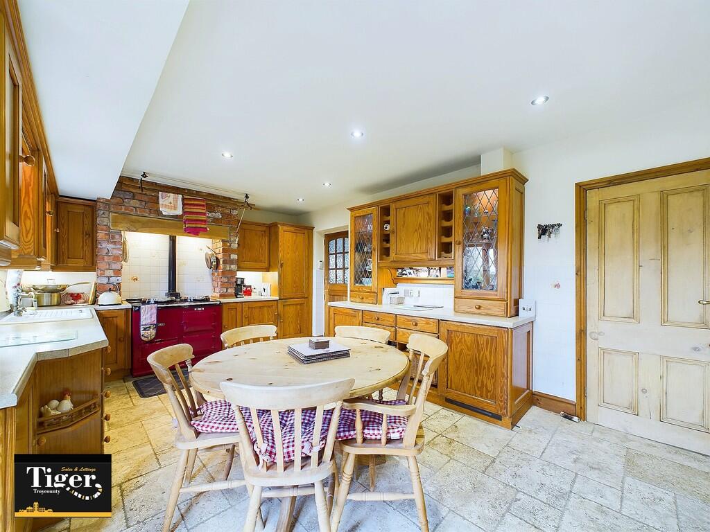 CAM02176G0-PR0427...