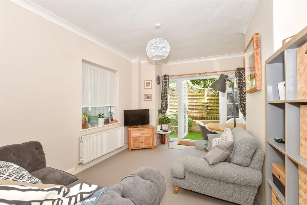 Lounge/ Dining Room